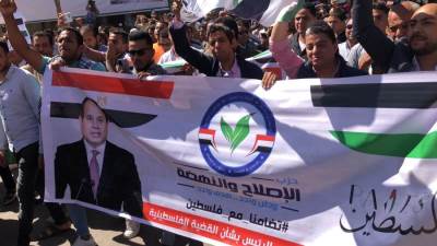 ملايين المصريين يرفعون شعار «الشعب فى ضهرك يا سيسى»