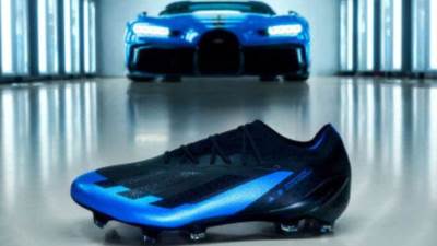 بوجاتي وأديداس تبتكران إصدارا محدودا من حذاء كرة القدم (adidas X Crazyfast Bugatti) المصنوع لتحقيق أقصى سرعة وأناقة