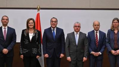 رئيس الوزراء يشهد توقيع اتفاقية بشأن دراسة إنشاء "مجمع صناعة السيارات المشترك بالمنطقة الصناعية بشرق بورسعيد"