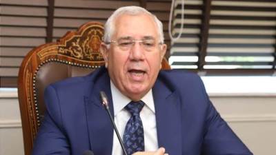 وزير الزراعة يتابع مع قيادات الوزارة موسم زراعة القمح وتوزيع الاسمدة وتطهير الترع ومنع التعديات 