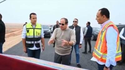 الرئيس السيسي: نغير شكل حركة المرور بالقاهرة الكبرى ونجهز أراضى للتنمية