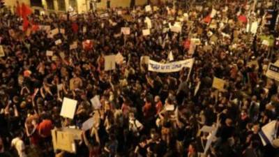  مظاهرات فى تل أبيب بعد قتل الاحتلال أسرى إسرائيليين بالخطأ فى قطاع غزة 