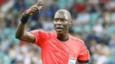  بكارى جاساما يعتزل التحكيم الدولى رسميا ويعلق الصافرة بنهاية الموسم فى جامبيا 