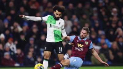 ليفربول يفوز على بيرنلي ويتصدر الدوري الإنجليزي 