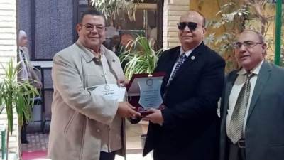 رئيس الاتحاد العربي للتعليم والبحث العلمي يرافق مدير إدارة العمرانية ويكرم متفوقين مدارس ابن عطاء الله 