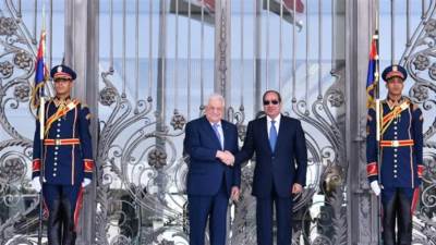 الرئيس الفلسطيني يصل مصر في زيارة رسمية تلبية لدعوة الرئيس السيسي