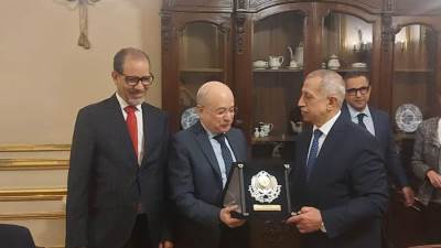 رئيس الأكاديمية العربية يكرم المستشار الإقليمى لمنظمة الاسكوا التابعة للأمم المتحدة 