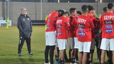 المنتخب الأوليمبي يؤدى تدريبه الأول بالعاصمة الإدارية وميكالى يشكر وزير الرياضة وعلام   