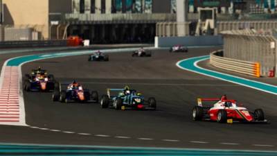 ياس هيت للسباقات يفتتح موسم فورمولا4 الإمارات بنتائج قوية على مسار حلبة مرسى ياس