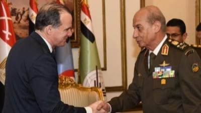 وزير الدفاع والإنتاج الحربى يلتقى منسق الشرق الأوسط وشمال أفريقيا لمجلس الأمن القومى الأمريكى