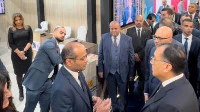 رئيس الوزراء يتفقد جناح البورصة المصرية خلال افتتاح معرض القاهرة الدولي للكتاب 