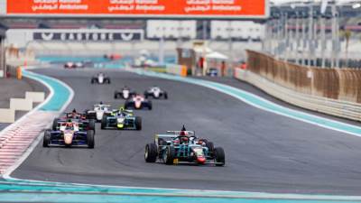 فريق ياس هيت ريسينج يضع عينه على لقب بطولة فورمولا 4 الإمارات مع الاستعداد للجولة الأخيرة في عطلة الأسبوع