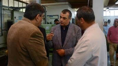 وزير الدولة للإنتاج الحربي يتابع انتظام سير العمل في "قها للصناعات الكيماوية" خلال زيارة مفاجئة للشركة
