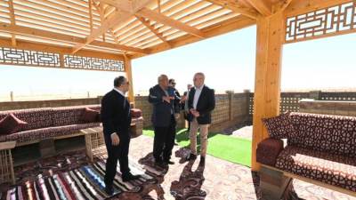 وزير الإسكان ومحافظ الوادى الجديد يتفقدان مُجَمَّع المصالح الحكومية المُمَيْكَن شمال الخارجة