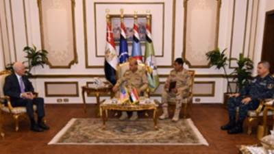 وزير الدفاع والإنتاج الحربى يلتقى وفداً من مجلس النواب الأمريكى