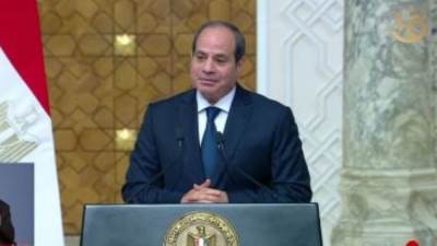 الرئيس السيسى يجتمع بوزير الدفاع ورئيس أركان حرب القوات المسلحة وعدد من القادة