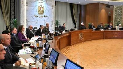  رئيس الوزراء يستعرض العروض المقدمة لشركة وطنية ضمن خطة الطروحات 