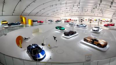 فيرارى ترفع شعار (الفريدة من نوعها) بمتحف إنزو فيرارى الشهير