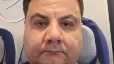 هشام حلمي بكر في رسالة صوتية يفوض مرتضى منصور بإجراءات دفن والده ويتجه لمصر