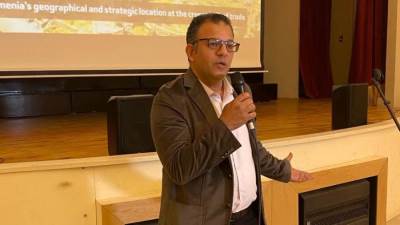 العرض الأول للفيلم الوثائقي "أبجدية ماشتوتس" للكاتب محمد مندور بحضور سفير أرمينيا 