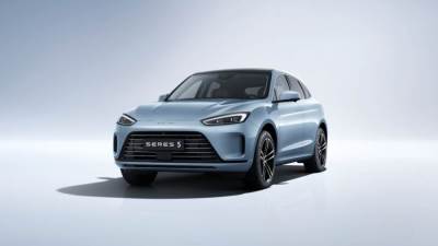 شركة SERES تتجه نحو العالمية: إعادة تعريف الفخامة مع السيارات الكهربائية الذكية