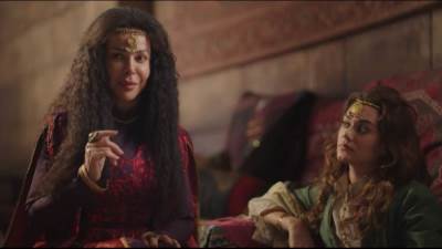 في الحلقة 16 من الحشاشين.. سوزان نجم الدين تعلم حوريات الجنة قواعد الإغواء