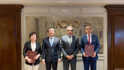 شركة العاصمة الإدارية للتنمية العمرانية وبلدة دونجبا بالعاصمة الصينية بكين توقعان مذكرة تفاهم لتبادل التكنولوجيا المتطورة والخبرات وإدارة مناطق السفارات