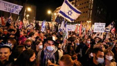 أمام وزارة الدفاع..آلاف الإسرائيليين يتظاهرون بتل أبيب للمطالبة بإبرام صفقة تبادل للمحتجزين