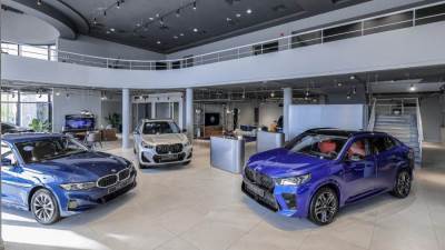 "جلوبال أوتو" تعيد افتتاح صالة عرض BMW وMINI بالطريق الصحراوي في منطقة أبو رواش
