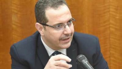 نائب رئيس المجتمعات العمرانية يتفقد أعمال الطرق والتطوير بالمنطقة الصناعية بالعاشر من رمضان