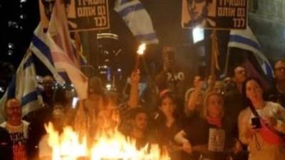 اندلاع مظاهرات فى نحو 70 موقعا بإسرائيل للمطالبة بصفقة تبادل وانتخابات مبكرة