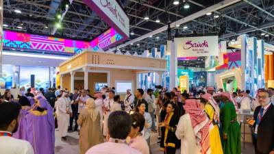 إقبال كبير على جناح السعودية في معرض سوق السفر العربي بدبي