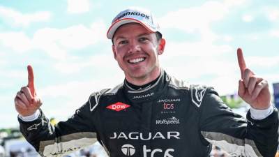 السائق نيك كاسيدي يحقق عودة رائعة ويضمن الانتصار في سباق صن ميني ميل برلين إي بري 2024 ويتصدر بطولة العالم إيه بي بي للفورمولا إي