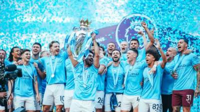 مراسم تتويج مانشستر سيتي بلقب الدوري الإنجليزي الممتاز