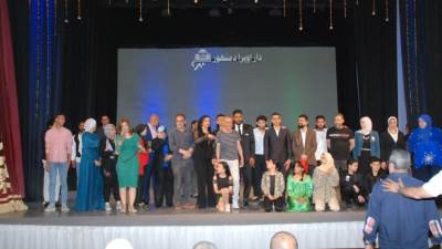 مسرحية "قسمة على وجعين" تلقى الضوء على قيمة المواطنة  في صالون أوبرا دمنهور 