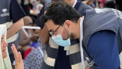 متطوعو المنظومة الصحية يواصلون تقديم الرعاية الصحية اللازمة لضيوف الرحمن