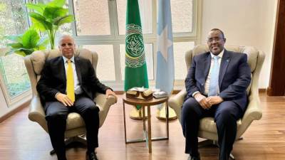 سفير الصومال يبحث مع نظيره العراقي سبل تعزيز التعاون المشترك