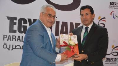 بعد سفر مقدمة البعثة.. رئيس اللجنة البارالمبية يطمئن على آخر تطورات البعثة المصرية 