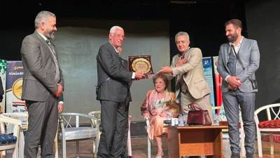 دكتور محمود عصام يكرم لفيف من الأطباء والإعلاميين والفنانين والمثقفين خلال فعاليات ملتقي القادة والمبدعين العرب الدولي 