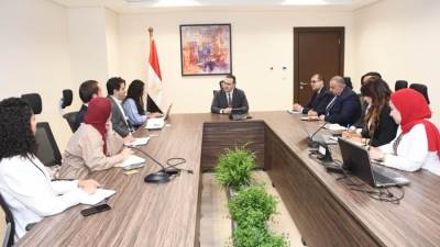 المشرف على مكتب وزير الإسكان يبحث مع مسئولى بنك الاستثمار الأوروبي سبل تعزيز التعاون المشترك