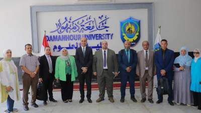رئيس جامعة دمنهور يستقبل وفد وزارة التخطيط والتنمية الإقتصادية والتعاون الدولي لمتابعة المشروعات القومية بالجامعة