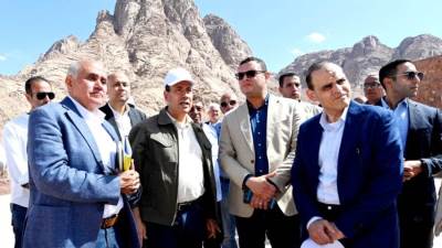 وزير الإسكان يتفقد المنتجع السياحي الجبلى والنزل البيئي بمشروع تطوير موقع التجلى الأعظم بسانت كاترين