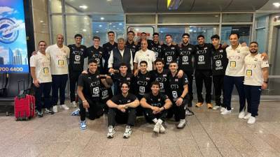 منتخب مصر لكرة اليد ٢٠٠٤ يصل تونس استعدادا للمشاركة في بطولة أفريقيا