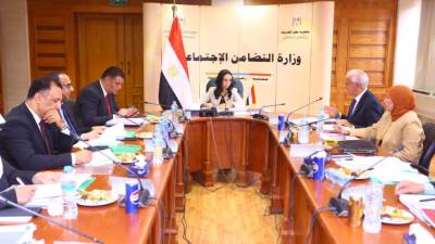 مايا مرسى  تترأس اجتماع مجلس أمناء المؤسسة القومية لتنمية الأسرة والمجتمع