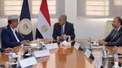 وزير السياحة والآثار يلتقي مع رئيس مجلس إدارة مجموعة عبد المحسن الحكير القابضة لبحث فرص الاستثمار السياحي في مصر