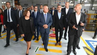 وزير الصناعة والنقل يشهد فعاليات احتفالية شركة جنرال موتورز مصر بإنتاجها المركبة المليون بمصنع الشركة بمصر ويتفقد خطوط الإنتاج بالمصنع