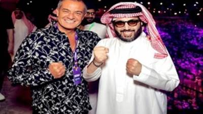 حمادة إسماعيل يوجه رسالة خاصة لجماهير الأهلي والزمالك.. "شرفتم مصر"