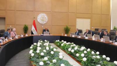 وزير الكهرباء يجتمع برؤساء شركات الإنتاج لوضع خطة لإعادة تأهيل العاملين