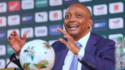 موتسيبي يعلن رسميا ترشحه لفترة رئاسية جديدة للاتحاد الأفريقى لكرة القدم