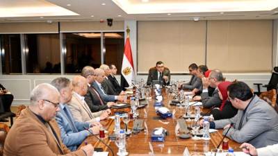 وزير الإسكان يصدر حزمة من التكليفات لمسئولى المجتمعات العمرانية